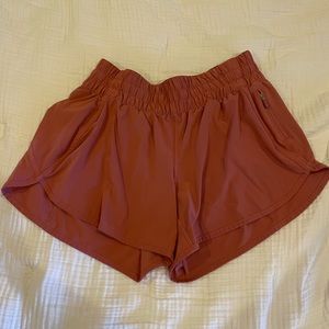 Lululemon mid rise tracker short 4” size 10